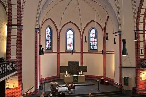 Blick von der Empore auf den Altar