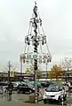 Symbolischer Maibaum auf dem „Platz der Klein-Buchholzer Bürger“