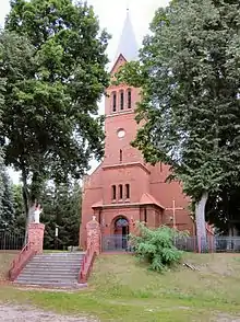 Die einst evangelische, heute katholische Kirche in Klusy (Klaussen)