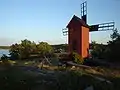 Windmühle im Dorf Korpoström im Süden der Insel Kyrklandet