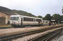 Dieseltriebwagen der Chemins de fer de la Corse im Bahnhof Ponte Leccia