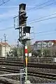 Mehrabschnittssignal mit zwei Zusatzanzeigern im Bahnhof Dresden-Neustadt