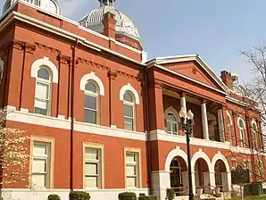 Chambers County Courthouse im Chambers County Courthouse Square Historic District. Dieser Historic District ist seit März 1980 im NRHP eingetragen.