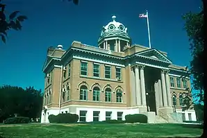 La Moure County Courthouse in LaMoure, gelistet im NRHP mit der Nr. 80004284