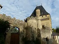 Südturm des Schlosses Sauvebœuf.