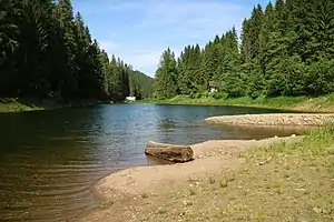 Blick flussabwärts bei niedrigem Wasserstand