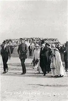 König Albert I. und Königin während ihres Besuchs in Isleta pueblo 1919 mit dem Gouverneur des Bundesstaates und Anton Docher