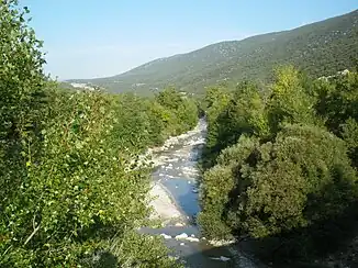 Blick auf den Toulourenc bei Saint-Léger-du-Ventoux