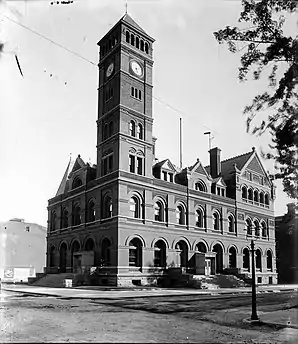 Das ehemalige U.S. Post Office and Courthouse in Keokuk (heute für den südlichen Teil des Countys zuständig), seit 1974 im NRHP gelistet