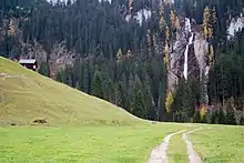 Der Iffigbach bildet unterhalb der Iffigenalp einen hohen Wasserfall