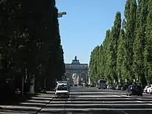 Leopoldstraße mit Siegestor in München