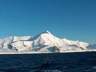 Blick von der Bransfieldstraße auf den Levski Ridge mit dem Great Needle Peak