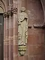 Figur eines Kurfürsten am Südportal der Liebfrauenkirche in Worms (13. Jahrhundert)