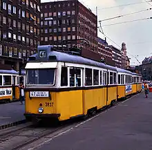 Ganz-UV-Zug mit Mittelwagen