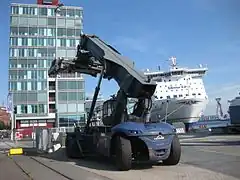 Linde-Reachstacker im Kieler Hafen