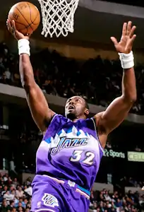 Karl Malone (links) und John Stockton (rechts), die in den 1990er Jahren zusammen bei den Utah Jazz spielten. Malone ist Zweiter in der Kategorie Punkte und Rebounds, Stockton Erster in Punkte und Assists.Tim Duncan ist Erster bei Punkten und Rebounds.