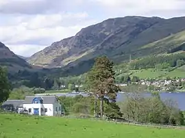 Blick auf Lochearnhead mit dem Glen Ogle im Hintergrund