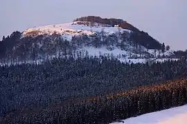 Die Bergkuppe des Lo­chen­steins vom Rappen­stein im Osten aus gesehen