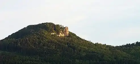 Der Lochenstein (963,6 m ü. NHN) von Weilstetten aus gesehen