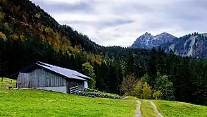 Luckengrabenalm mit Roß- und Buchstein im Hintergrund