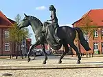 Reiterstandbild von Prinzessin Alexandrine von Preußen im Damensitz auf dem Alexandrinenplatz in Ludwigslust, 2003