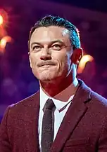 Luke Evans und Billy Porter spielen Nicky und Gabriel