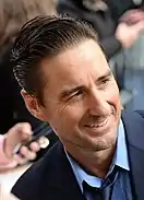 Luke Wilson spielt Rusty Russell, Martin Sheen spielt Doc Hall