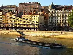 La maison Brunet Sicht von der Saône.