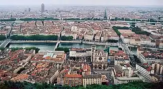 Lyon mit den Flüssen Saône (Vordergrund) und Rhone (Hintergrund)