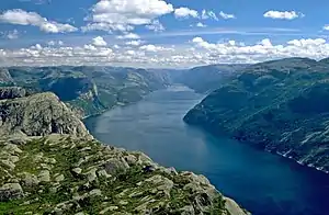 Blick über den Lysefjord oberhalb des Preikestolen