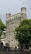 nicht östlich von Issel und IJssel,sondern westlich der Maas:Liebfrauenbasilika (Maastricht),Westwerk ab 1000