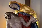 Die Pietà über dem Altar