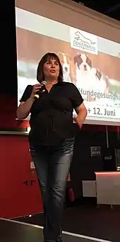 Margarita Horbach bei der Moderation der CaniMedica 2018