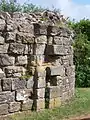 Mauerrinnen eines Fallgatters der Burgruine in Hastings