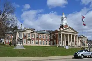 Das McKean County Courthouse in Smethport