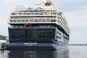 Mein Schiff mit dem Namenszug auf dem Duck-Tail