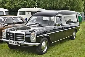 Klassischer Leichenwagen der 1970er Jahre in Deutschland