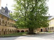 Innenhof des Stifts