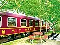 zum Hotelzug umfunktionierter Schlafwagen bei der Erlebnisbahn Ratzeburg in Schmilau