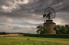 Halladay-Turbine mit kurzen Flügeln in Scharen, in Ruprechtov, Tschechien, denkmalgeschützt (2011)