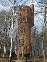 Südansicht mit dem Treppenerker (oben rechts)