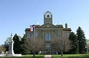 Das Monroe County Courthouse in Albia, gelistet im NRHP Nr. 81000258