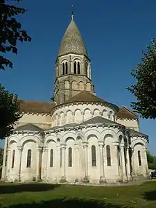 Die Kirche Saint-Maurice mit ihrem charakteristischen Turm