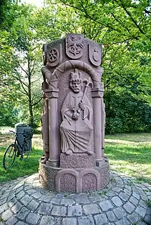 Barbarossa-Säule (1984). Standort: Maaraue, Mainz-Kostheim