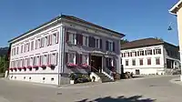 Im späteren 19. Jh. kam das Tog­gen­burger Haus ausser Mode und wurde von einem würfelförmigen Haustyp abgelöst. Restaurant «Hirschen», Mos­nang, erbaut nach dem Dorfbrand 1886