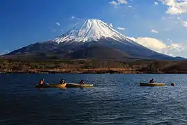 Blick vom Shōji-See auf den Fuji-san