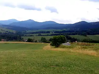 Das Gebirge von Kojšov aus gesehen