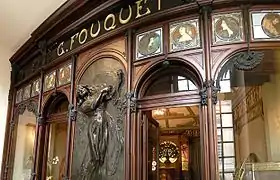 Nr. 6, Fassade des Schmuckladens Georges Fouquet, entworfen 1901 von Mucha, Paris, Musée Carnavalet