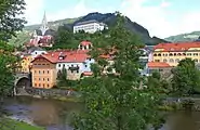 Stadtpfarrkirche und Schloss, von bei der Bahnhofbrücke gesehen