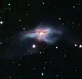 Abbildung der gesamten Galaxie NGC 6240 aus Daten der Spitzer- und Hubble-Weltraumteleskope.